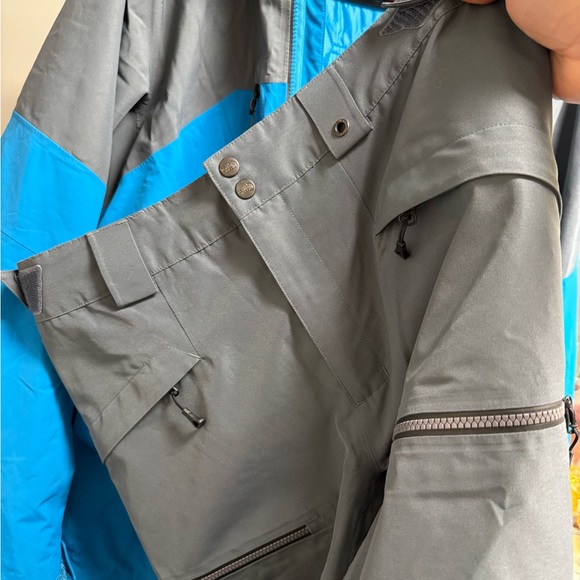 The North Face Men's Performance Jacket in Blue and Gray - Picture 12 of 13